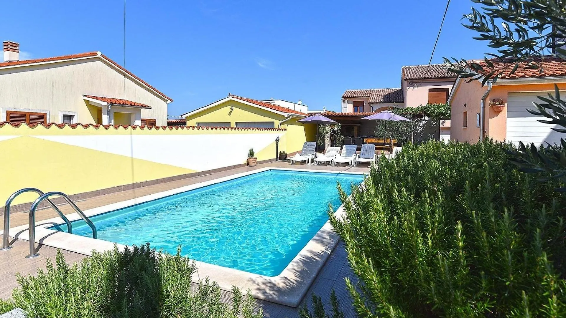 Ferienhaus Mit Privatpool Fuer 16 Personen Ca 200 Qm In Galizana, Istrien Istrische Riviera 0*, Galizana